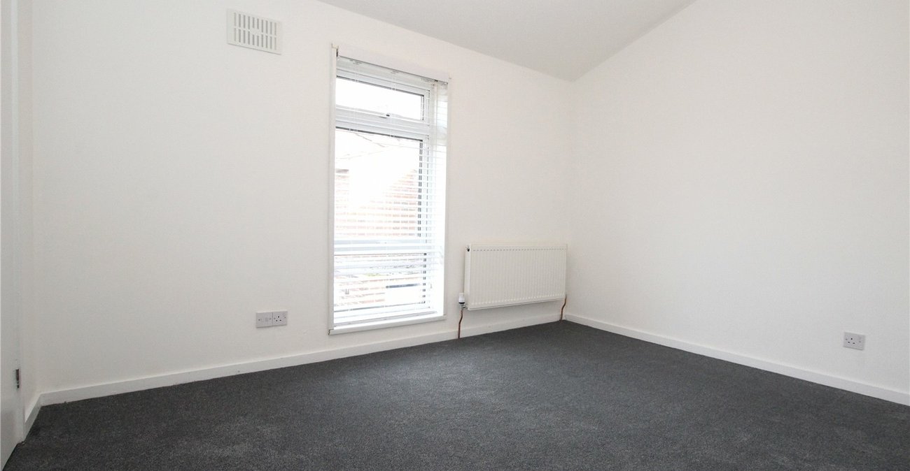 3 bedroom house for sale in London | Robinson Jackson