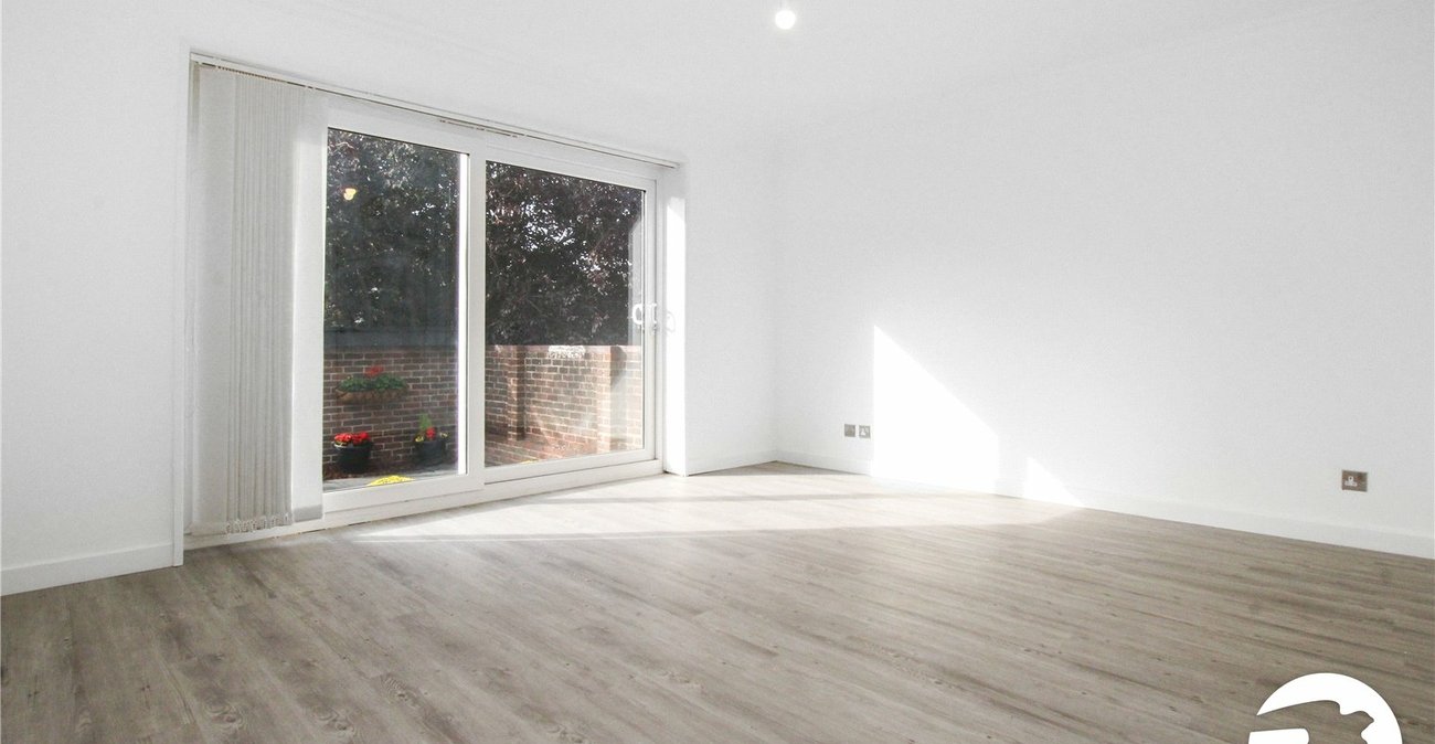 3 bedroom house for sale in London | Robinson Jackson