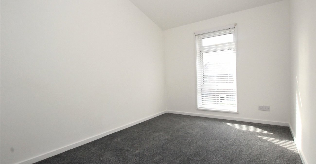 3 bedroom house for sale in London | Robinson Jackson