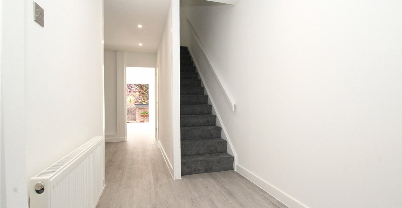 3 bedroom house for sale in London | Robinson Jackson