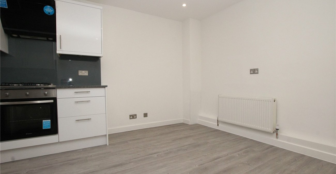 3 bedroom house for sale in London | Robinson Jackson