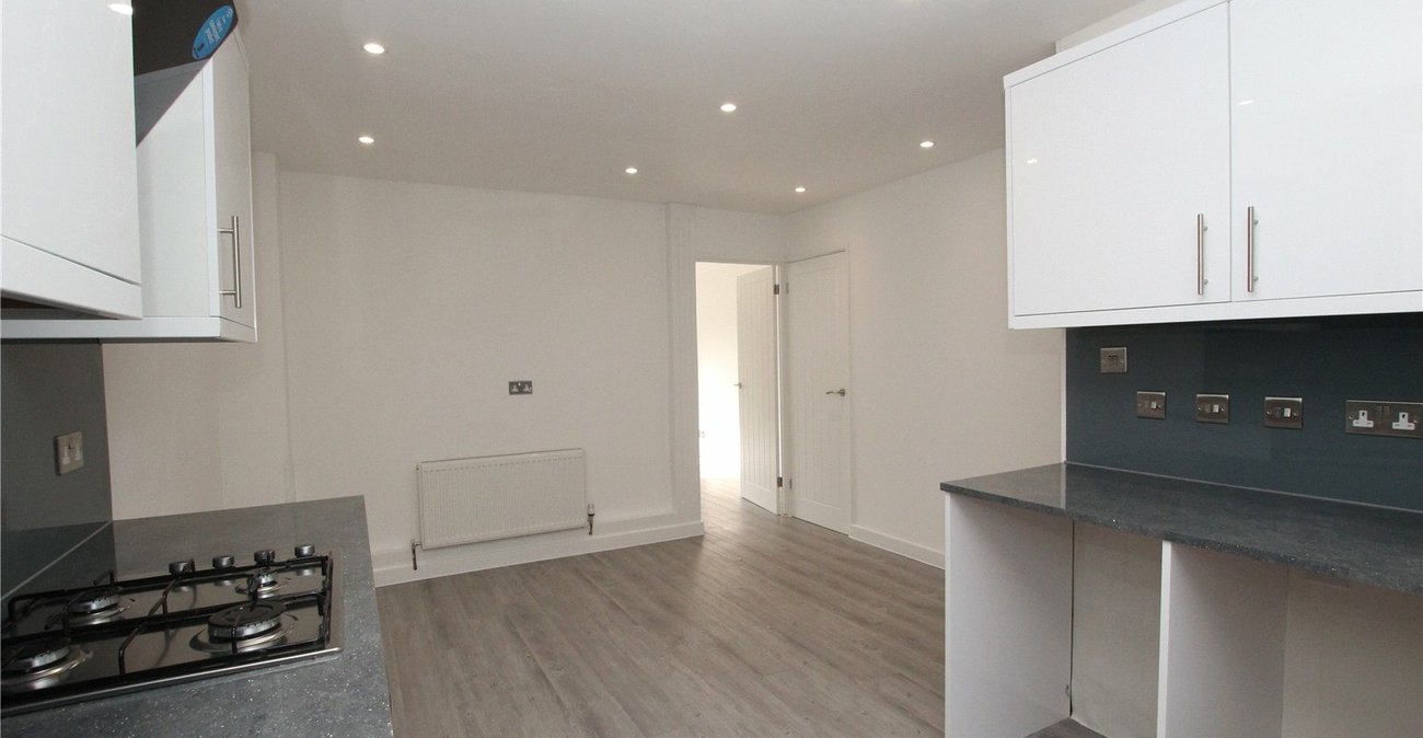 3 bedroom house for sale in London | Robinson Jackson