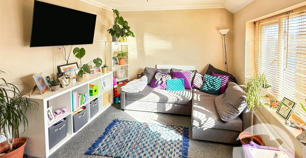 2 bedroom property for sale in Mottingham | Robinson Jackson