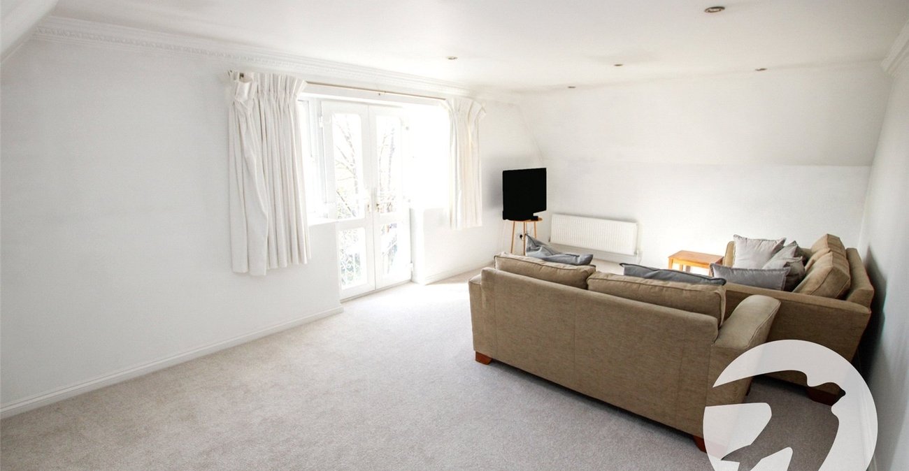 2 bedroom property for sale in London | Robinson Jackson