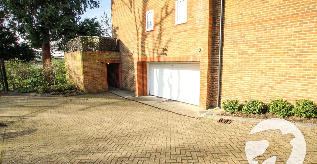 2 bedroom property for sale in London | Robinson Jackson