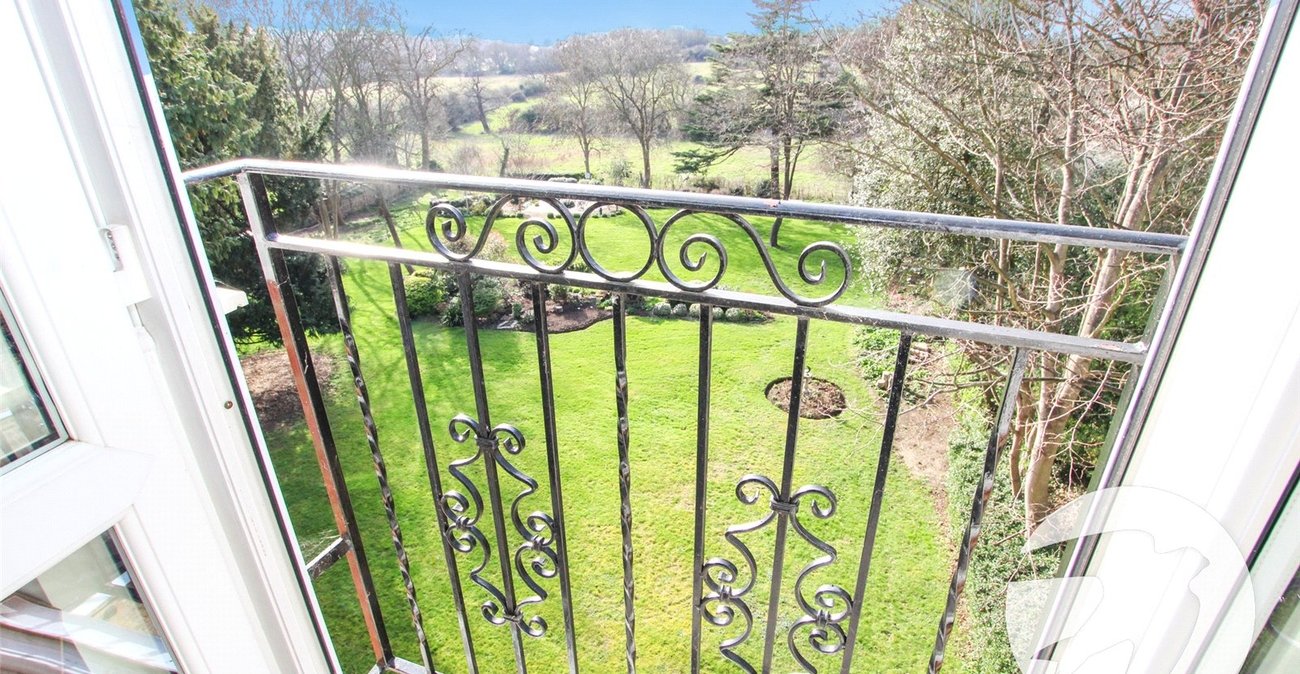 2 bedroom property for sale in London | Robinson Jackson