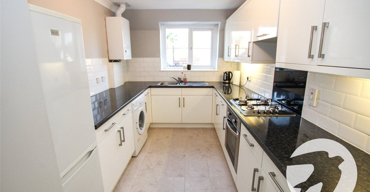 2 bedroom property for sale in London | Robinson Jackson
