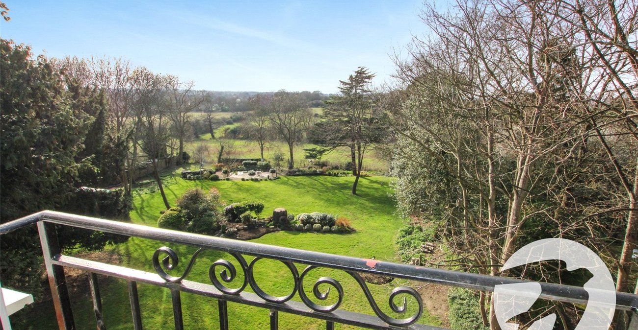 2 bedroom property for sale in London | Robinson Jackson