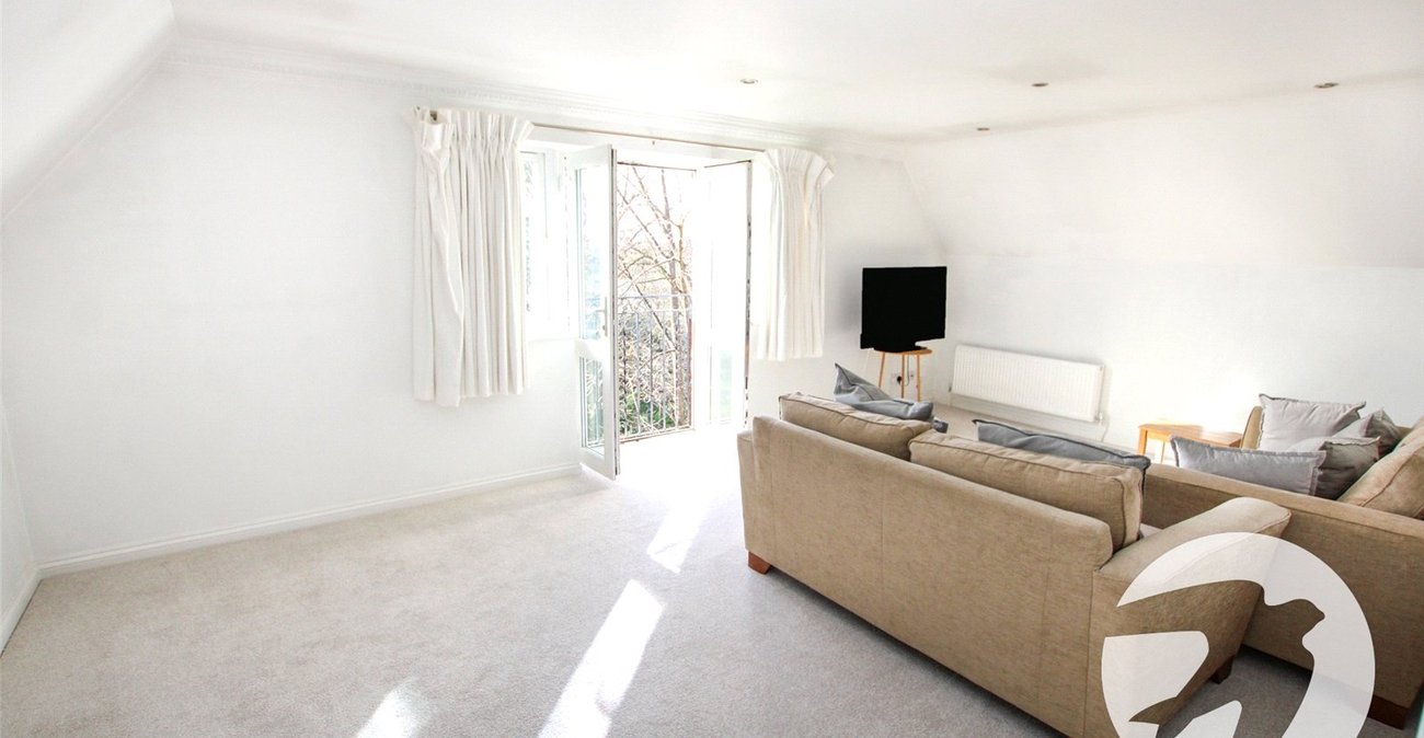 2 bedroom property for sale in London | Robinson Jackson