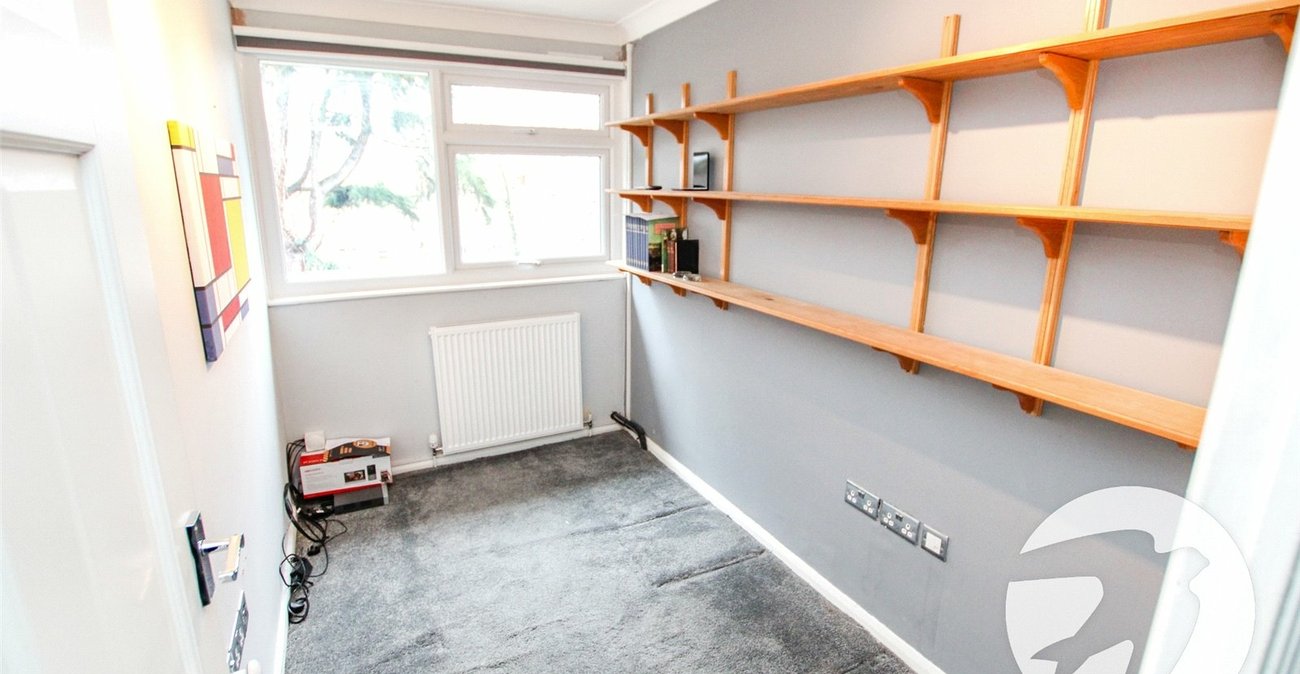 3 bedroom house for sale in London | Robinson Jackson