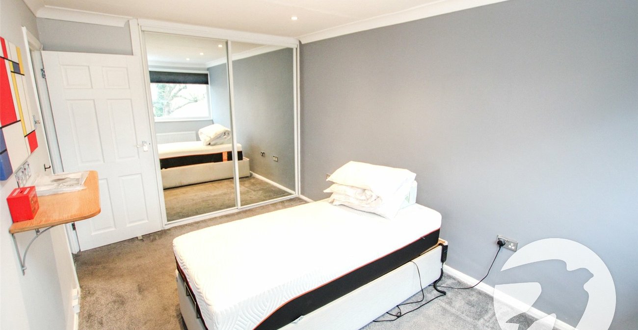 3 bedroom house for sale in London | Robinson Jackson