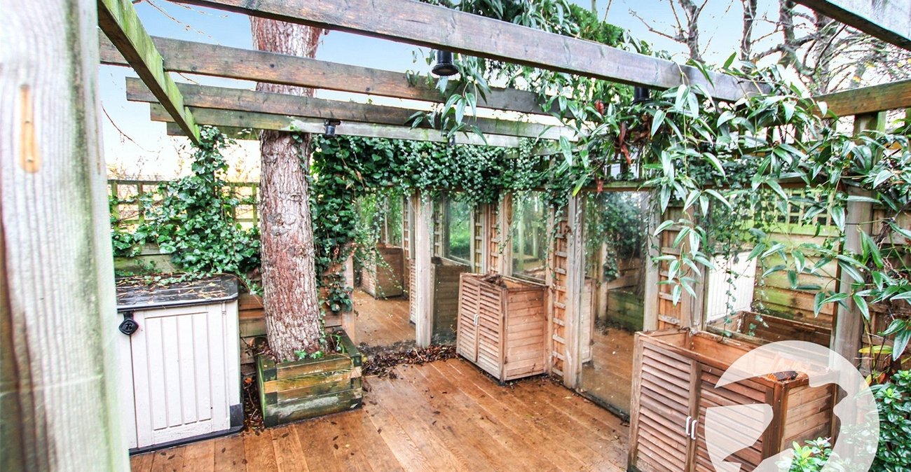 3 bedroom house for sale in London | Robinson Jackson