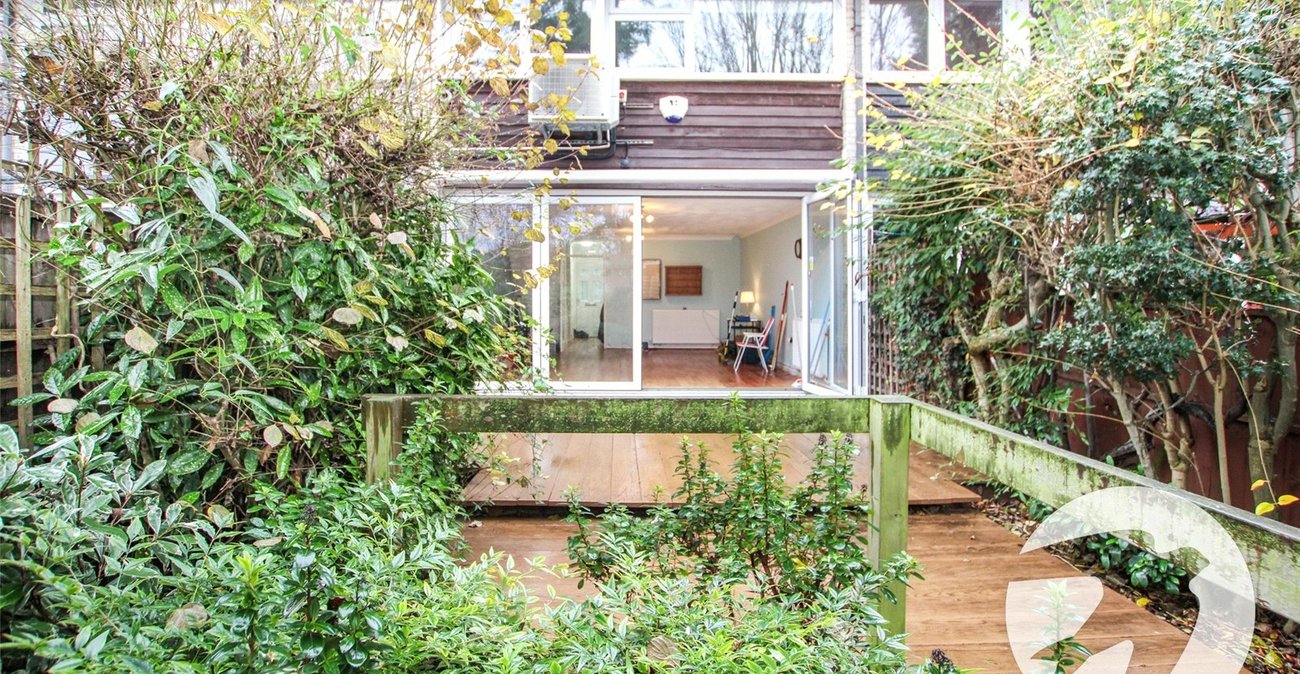 3 bedroom house for sale in London | Robinson Jackson