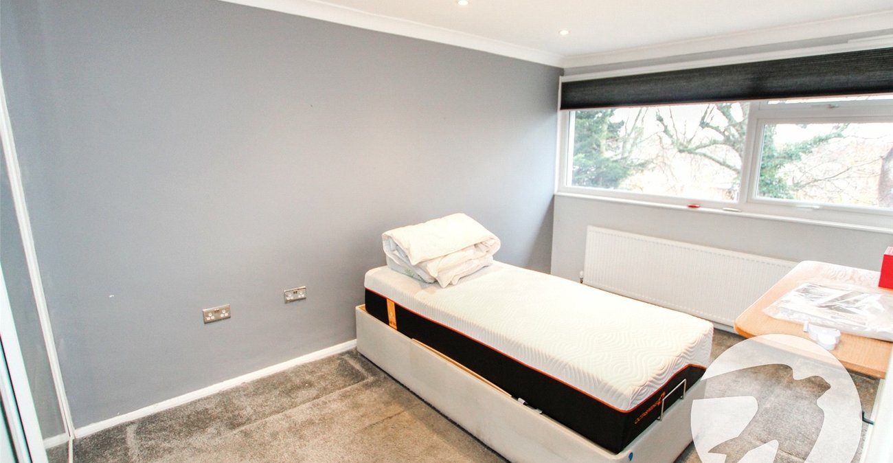 3 bedroom house for sale in London | Robinson Jackson