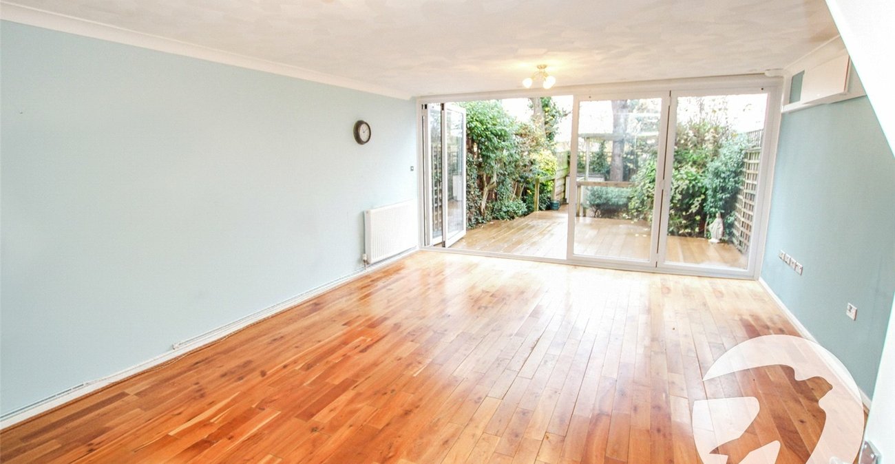 3 bedroom house for sale in London | Robinson Jackson