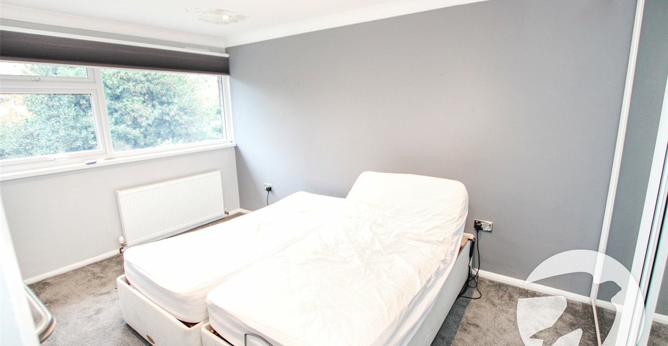 3 bedroom house for sale in London | Robinson Jackson