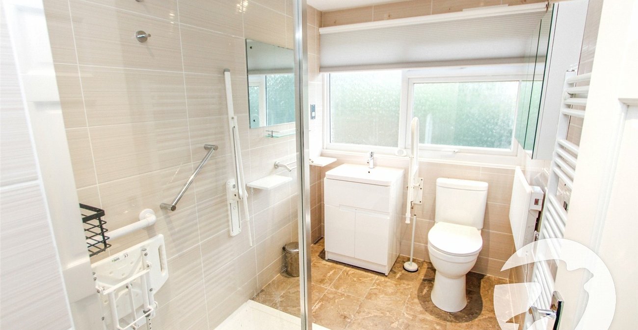 3 bedroom house for sale in London | Robinson Jackson