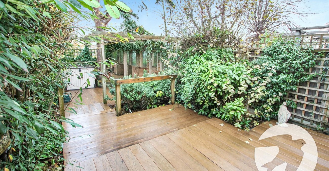 3 bedroom house for sale in London | Robinson Jackson