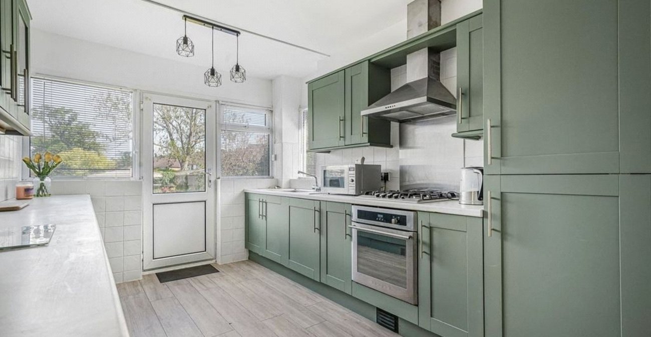 2 bedroom bungalow for sale in Orpington | Robinson Jackson