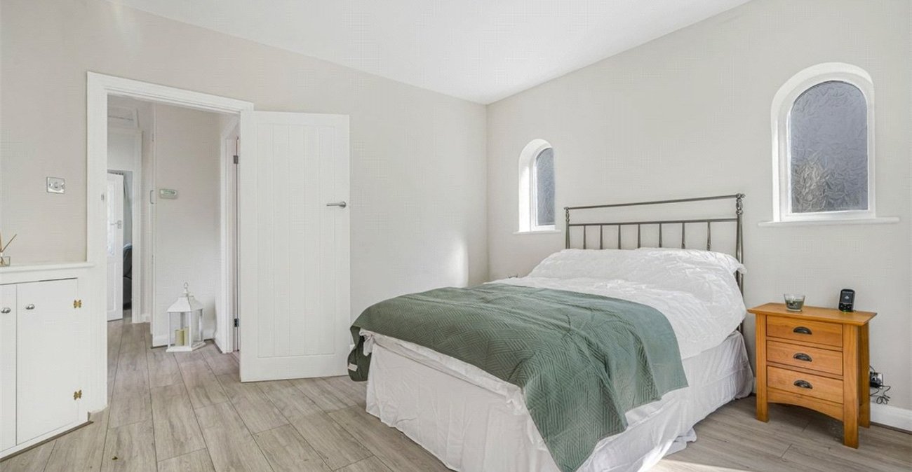 2 bedroom bungalow for sale in Orpington | Robinson Jackson