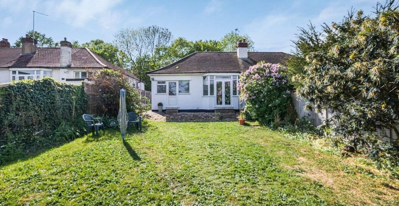 2 bedroom bungalow for sale in Orpington | Robinson Jackson