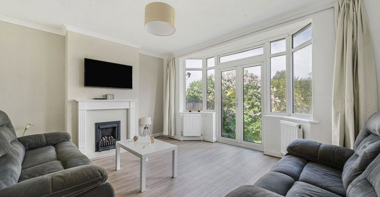 2 bedroom bungalow for sale in Orpington | Robinson Jackson