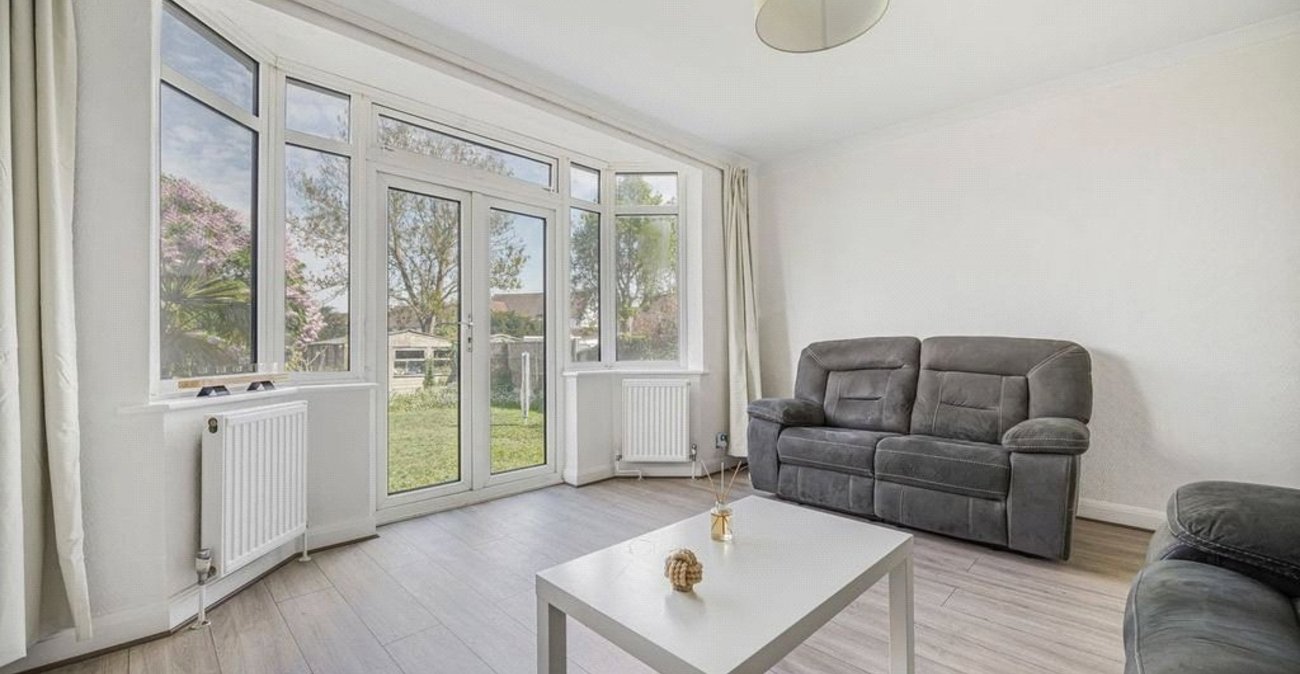2 bedroom bungalow for sale in Orpington | Robinson Jackson