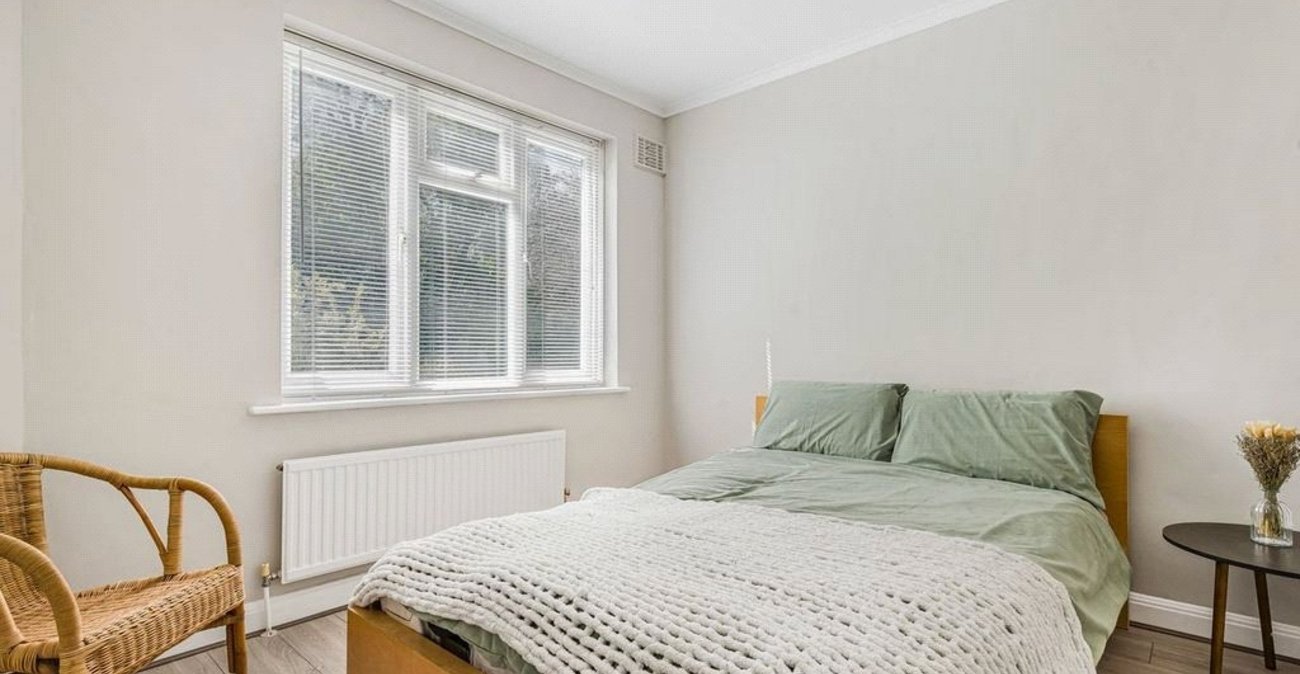 2 bedroom bungalow for sale in Orpington | Robinson Jackson
