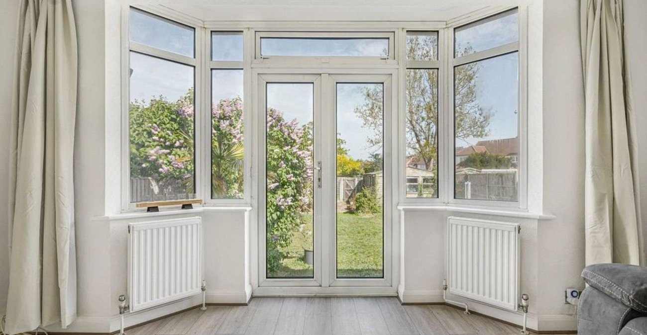2 bedroom bungalow for sale in Orpington | Robinson Jackson