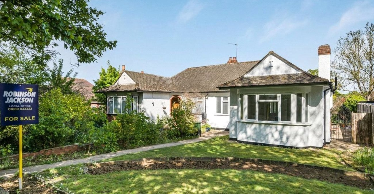 2 bedroom bungalow for sale in Orpington | Robinson Jackson