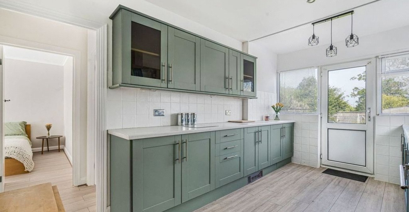 2 bedroom bungalow for sale in Orpington | Robinson Jackson