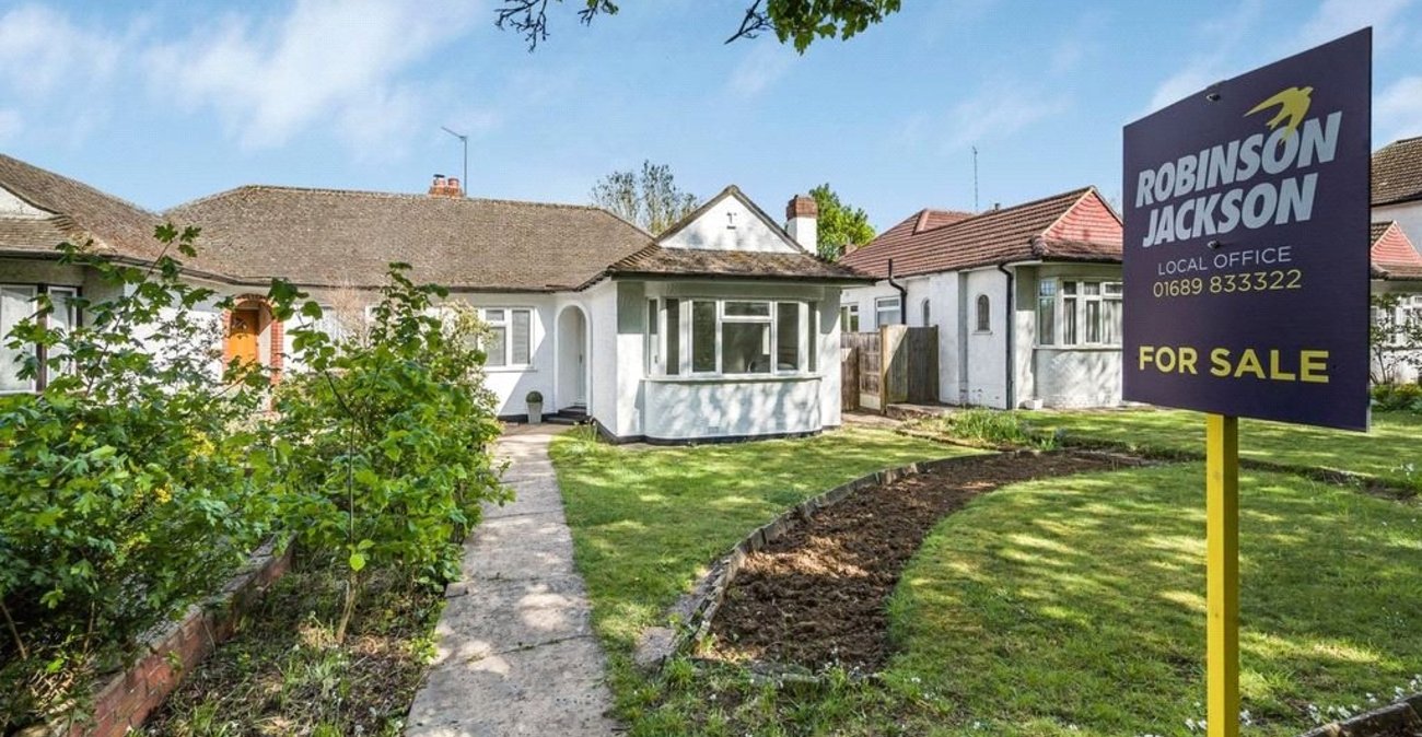 2 bedroom bungalow for sale in Orpington | Robinson Jackson