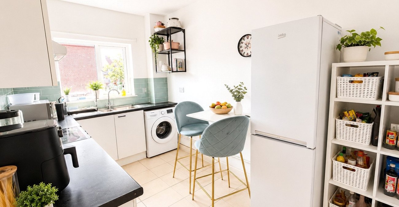 2 bedroom property for sale in London | Robinson Jackson