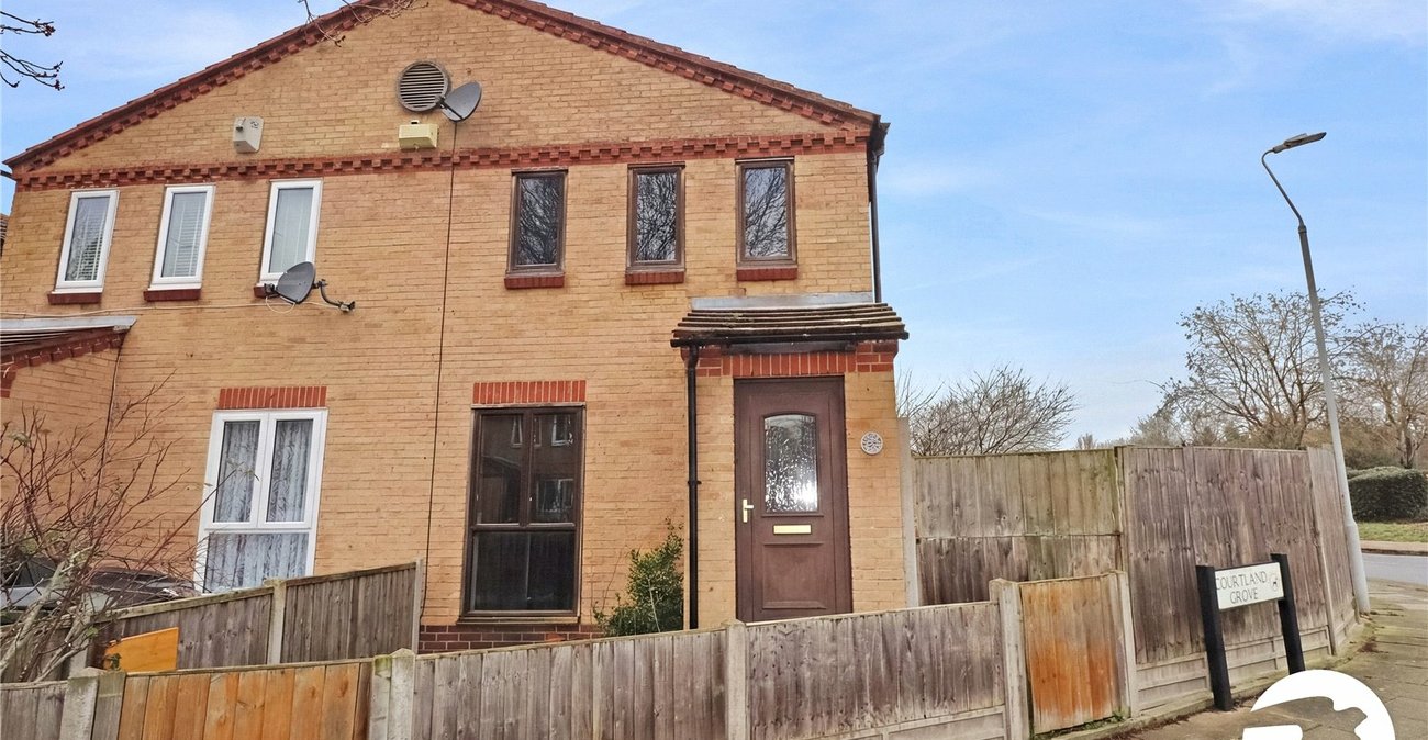 3 bedroom house for sale in London | Robinson Jackson