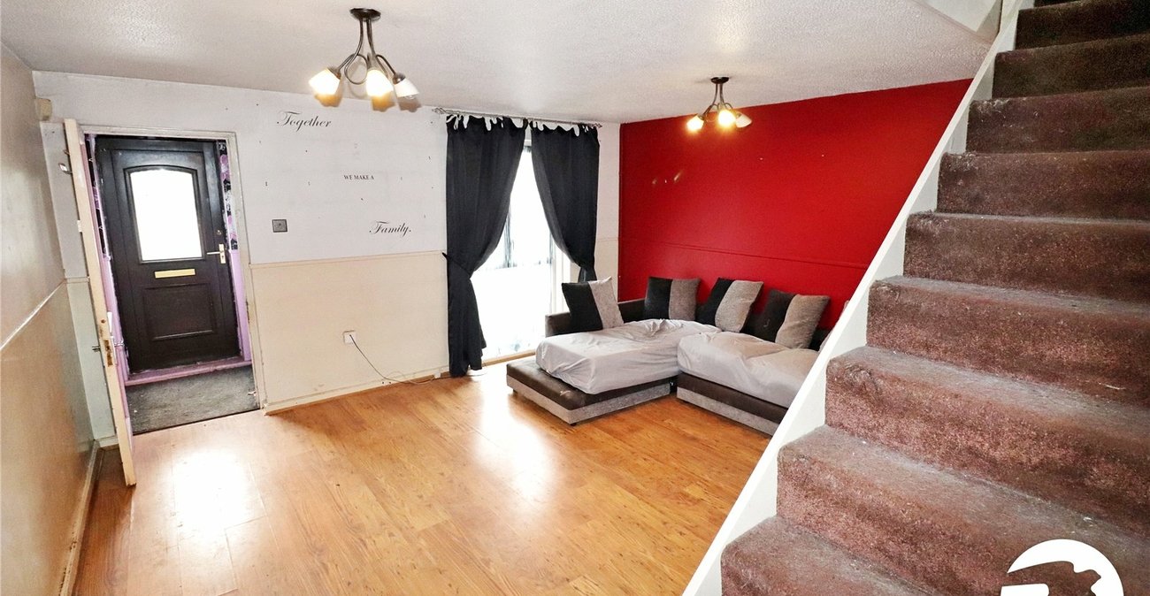 3 bedroom house for sale in London | Robinson Jackson