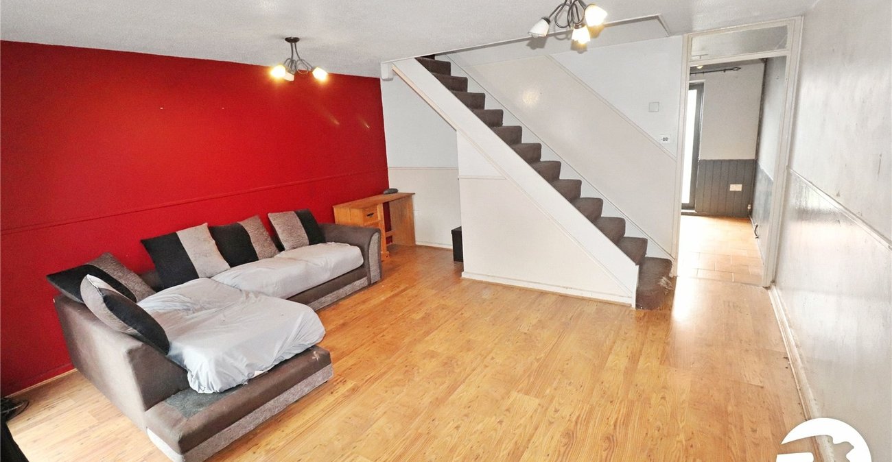 3 bedroom house for sale in London | Robinson Jackson