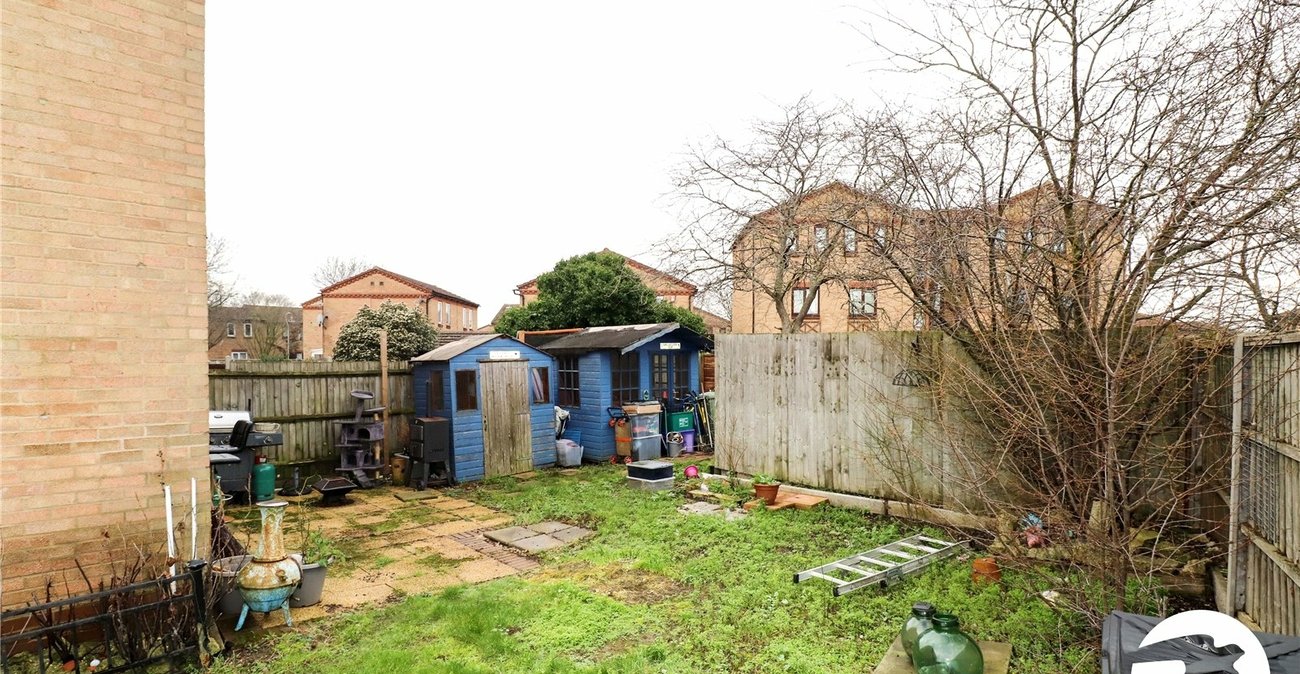 3 bedroom house for sale in London | Robinson Jackson