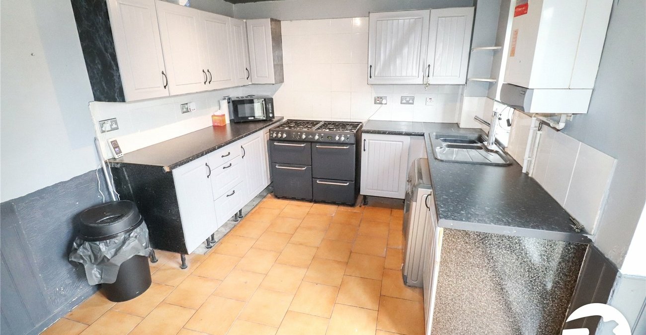 3 bedroom house for sale in London | Robinson Jackson