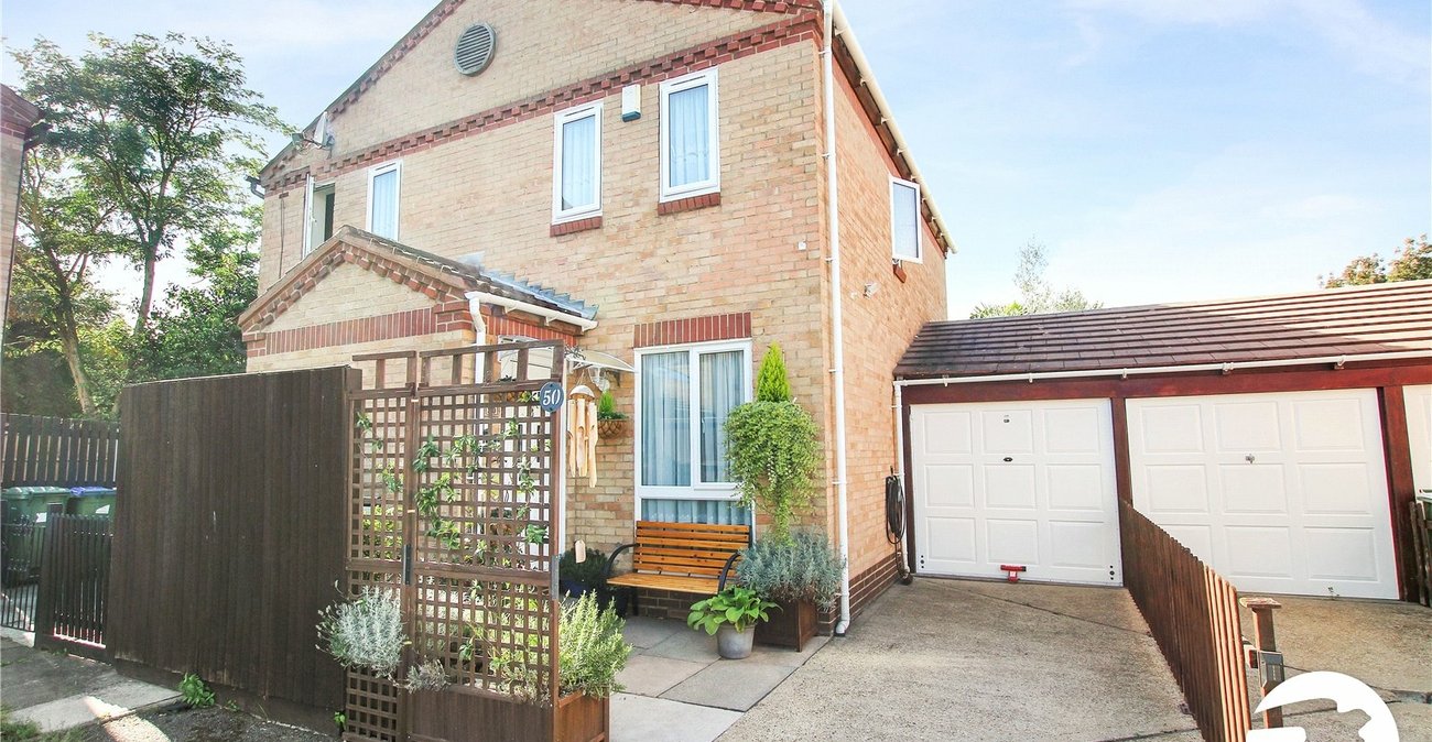 2 bedroom house for sale in Thamesmead | Robinson Jackson