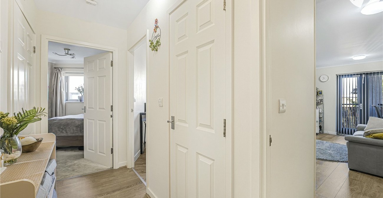 1 bedroom property for sale in Greenhithe | Robinson Jackson