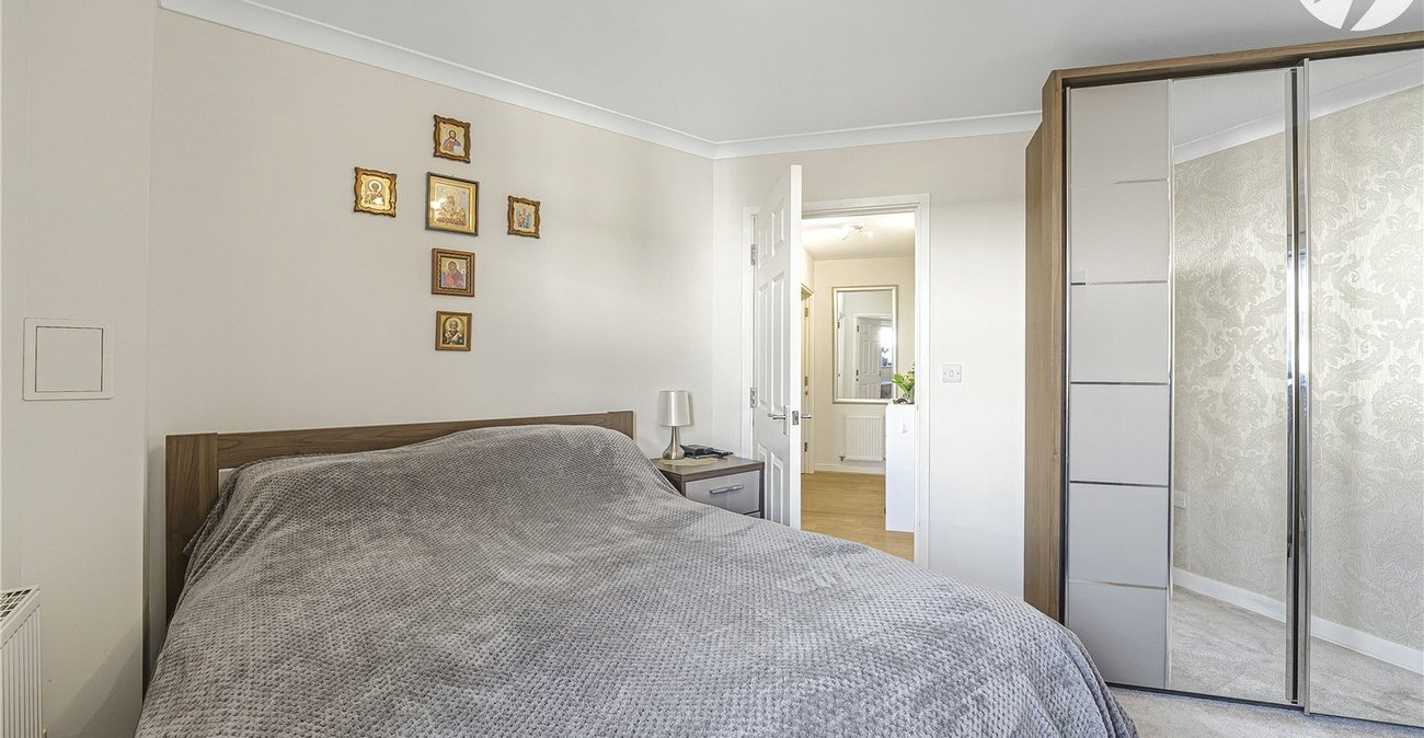 1 bedroom property for sale in Greenhithe | Robinson Jackson