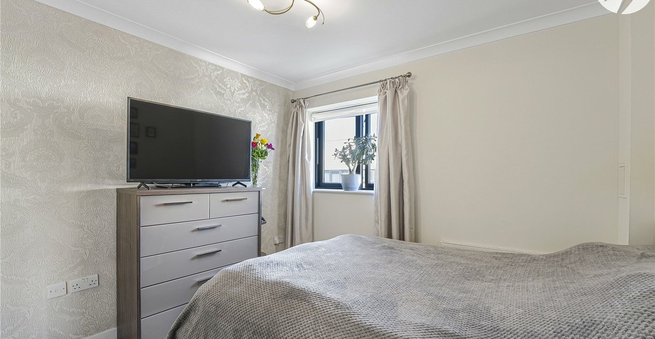 1 bedroom property for sale in Greenhithe | Robinson Jackson