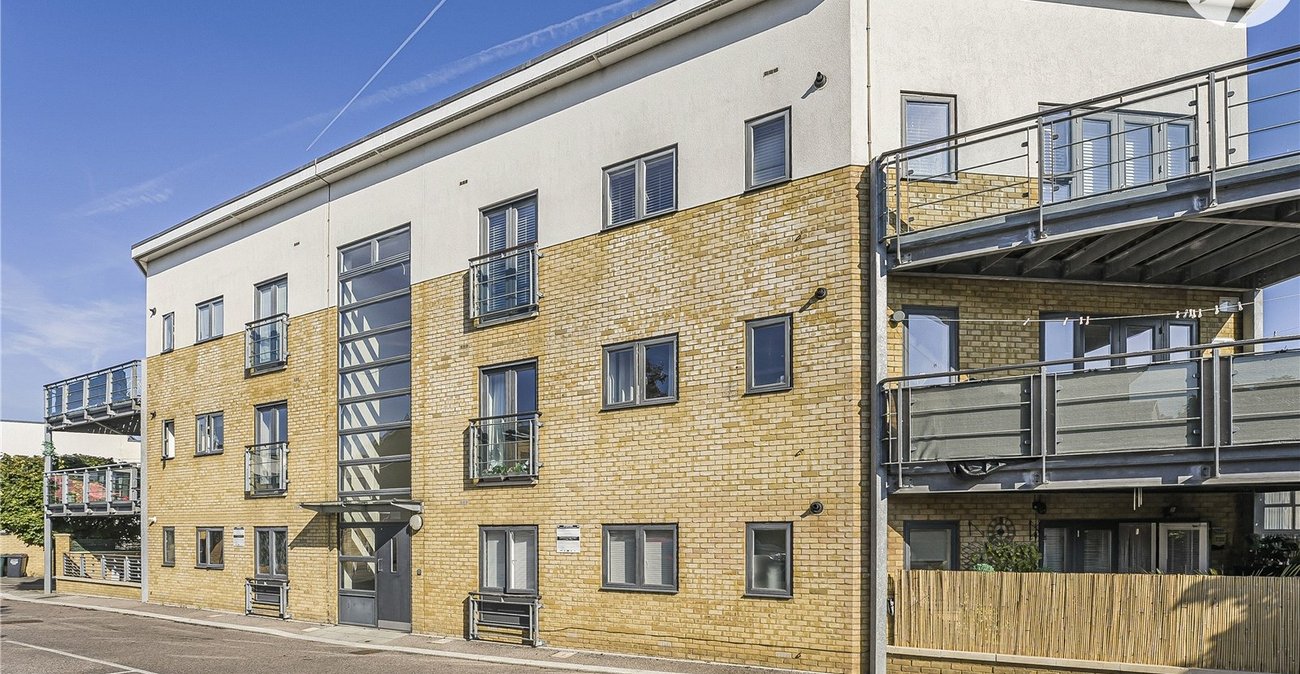 1 bedroom property for sale in Greenhithe | Robinson Jackson