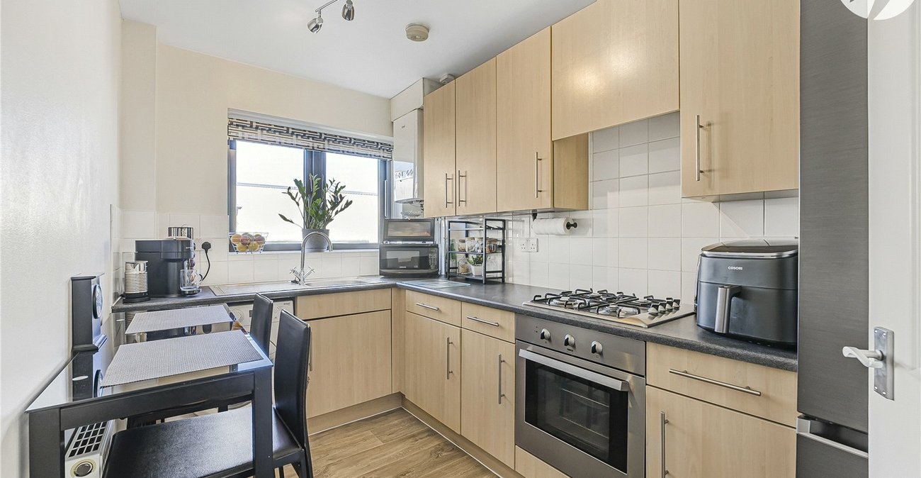1 bedroom property for sale in Greenhithe | Robinson Jackson