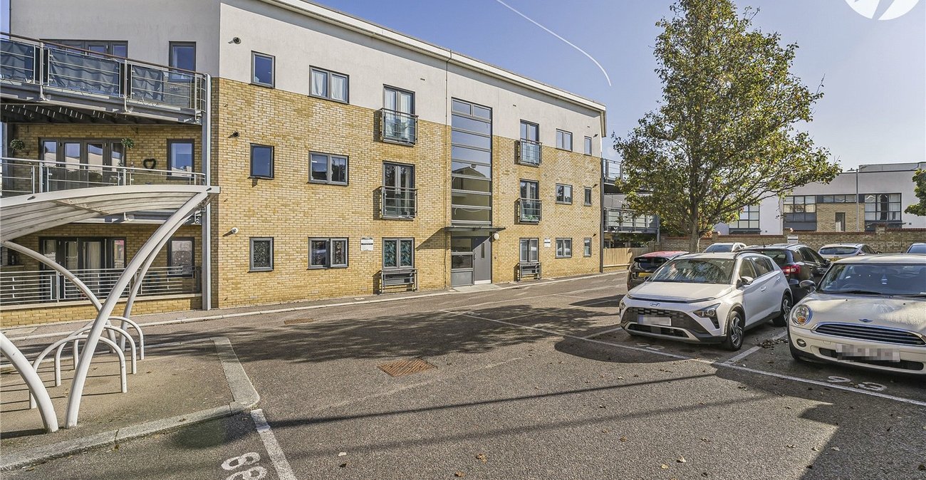 1 bedroom property for sale in Greenhithe | Robinson Jackson