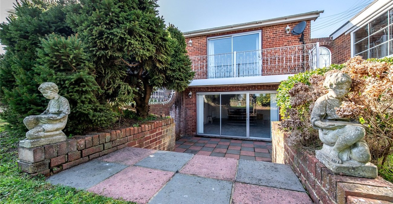 3 bedroom bungalow for sale in Shorne | Robinson Michael & Jackson