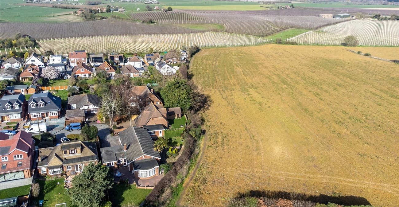 3 bedroom bungalow for sale in Shorne | Robinson Michael & Jackson