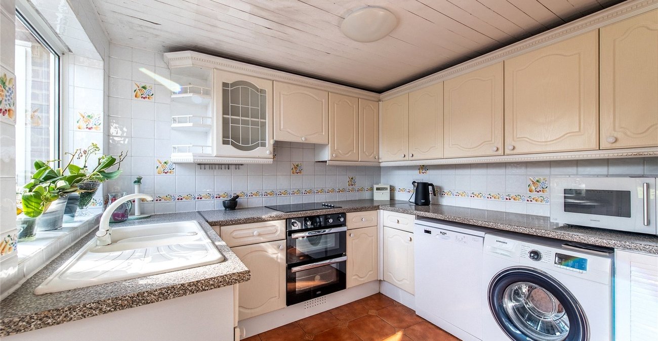 3 bedroom bungalow for sale in Shorne | Robinson Michael & Jackson