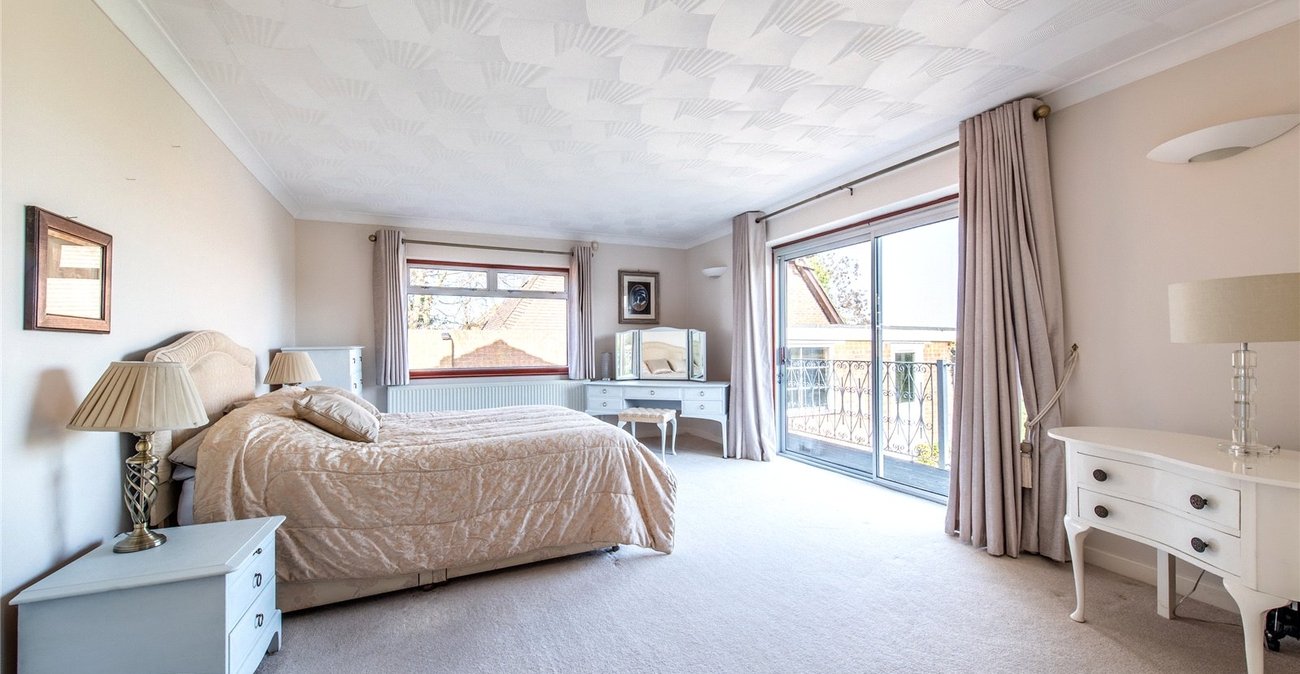 3 bedroom bungalow for sale in Shorne | Robinson Michael & Jackson