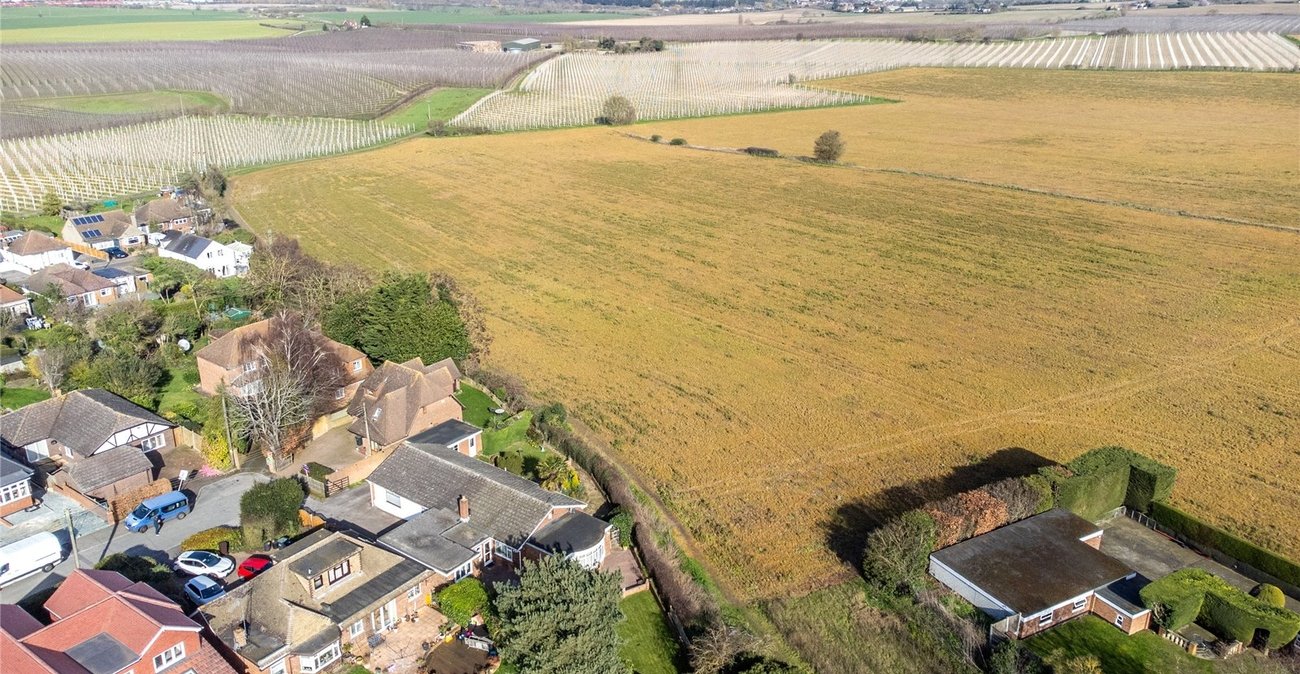 3 bedroom bungalow for sale in Shorne | Robinson Michael & Jackson